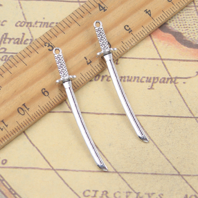 Vintage Fashion Finds - 20 pçs encantos faca katana 49x8mm
