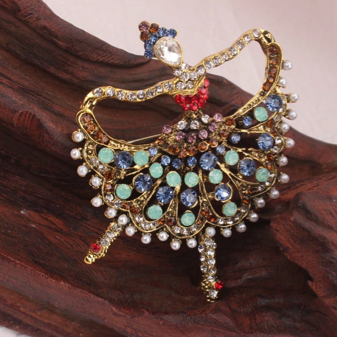 Vintage Fashion Enthusiasts - Broche Vintage em Tom Dourado de